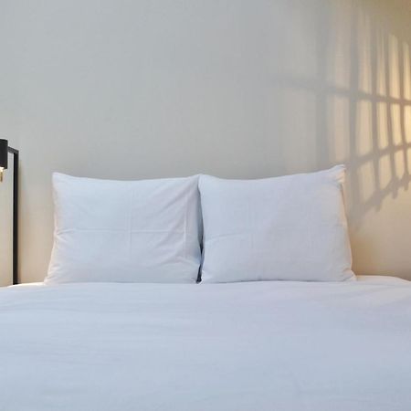 בורן Van Heeckeren Apartments & Suites Buren מראה חיצוני תמונה