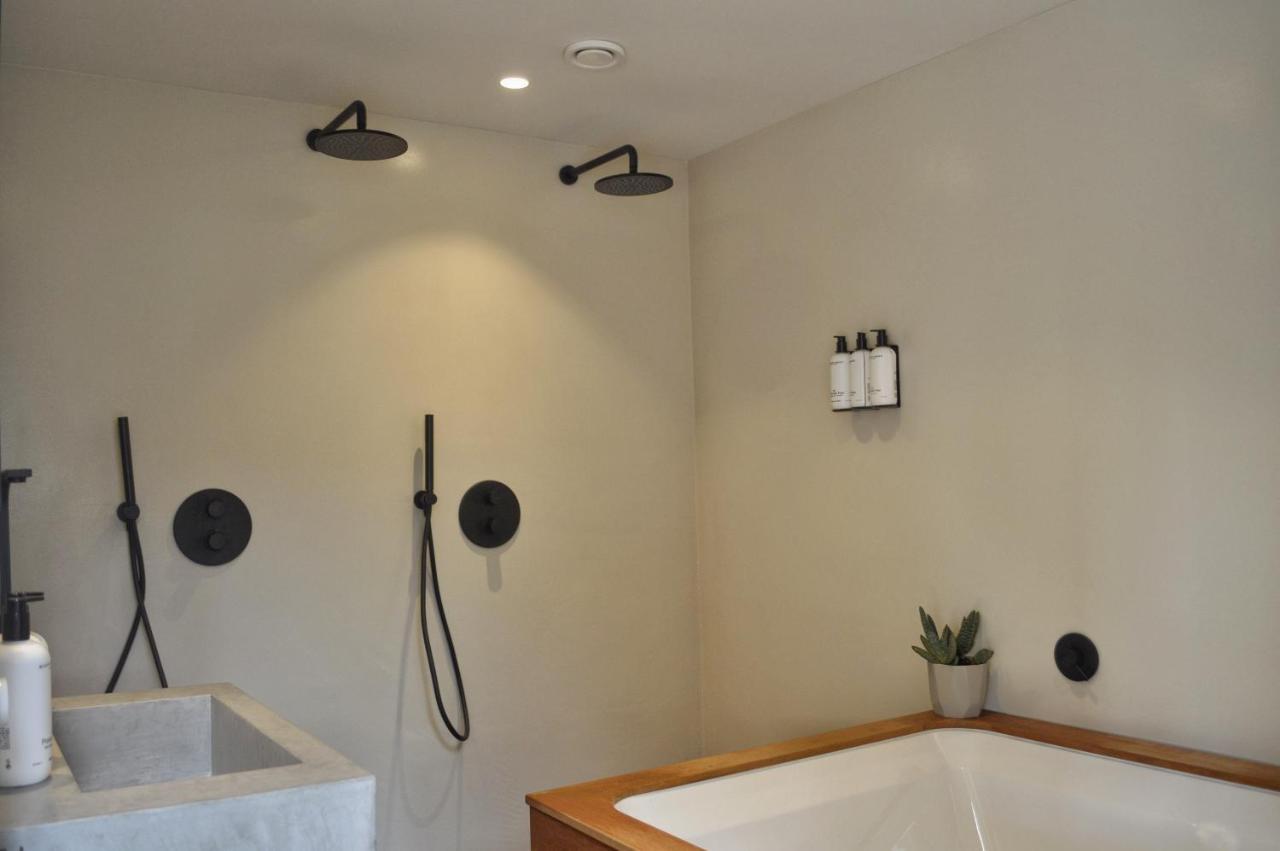 בורן Van Heeckeren Apartments & Suites Buren מראה חיצוני תמונה